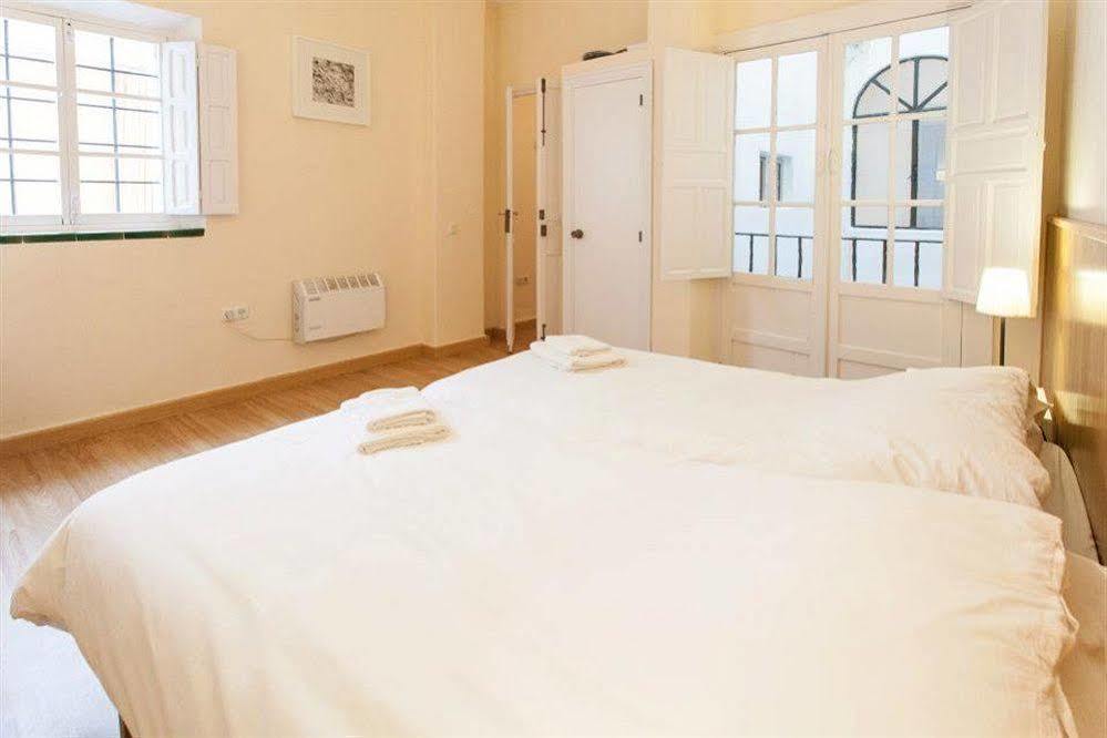 Plaza De Santa Cruz Apartment Seville Ngoại thất bức ảnh